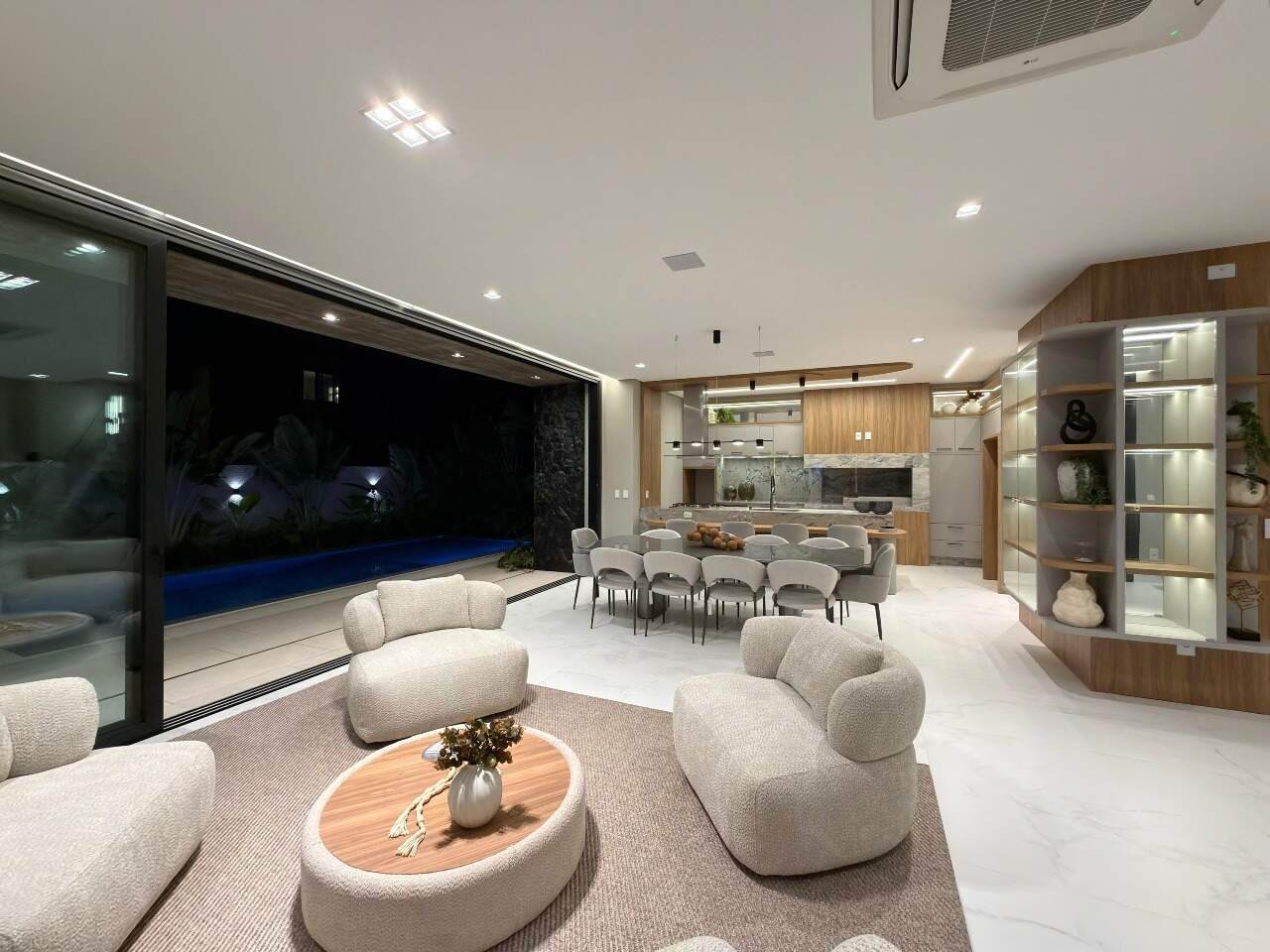 Casa em Condomínio à venda no Velas da Marina: 