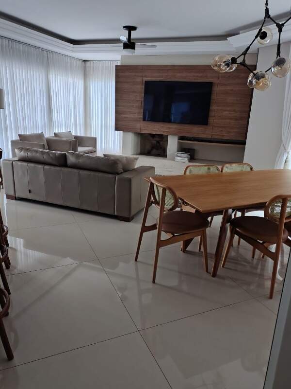 Casa em Condomínio à venda no Condado de Capão : 