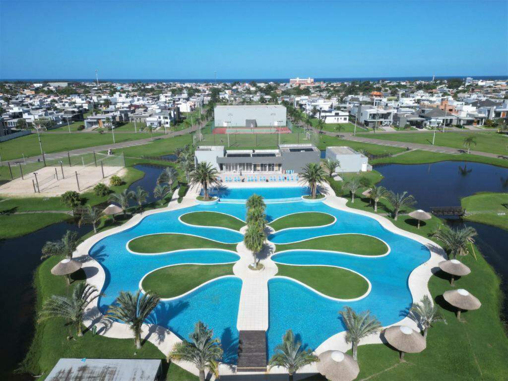 Terreno em Condomínio à venda no Dubai Resort : 