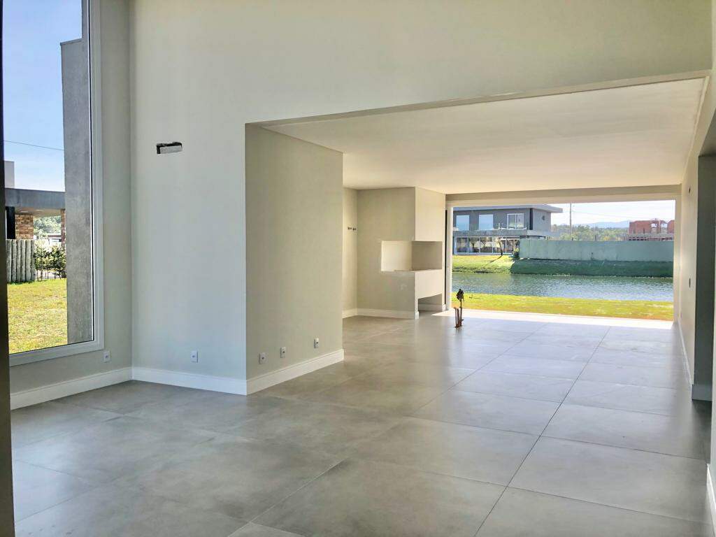 Casa em Condomínio à venda no Costa Serena: 