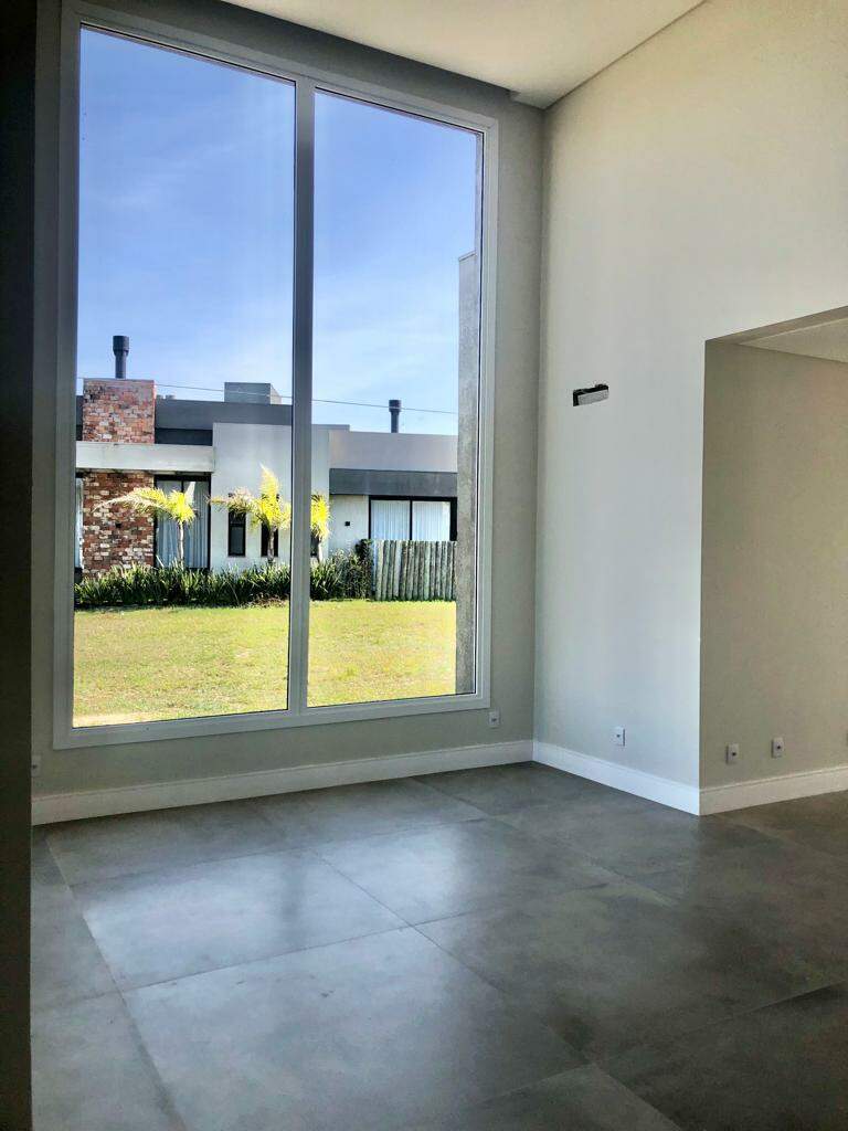 Casa em Condomínio à venda no Costa Serena: 