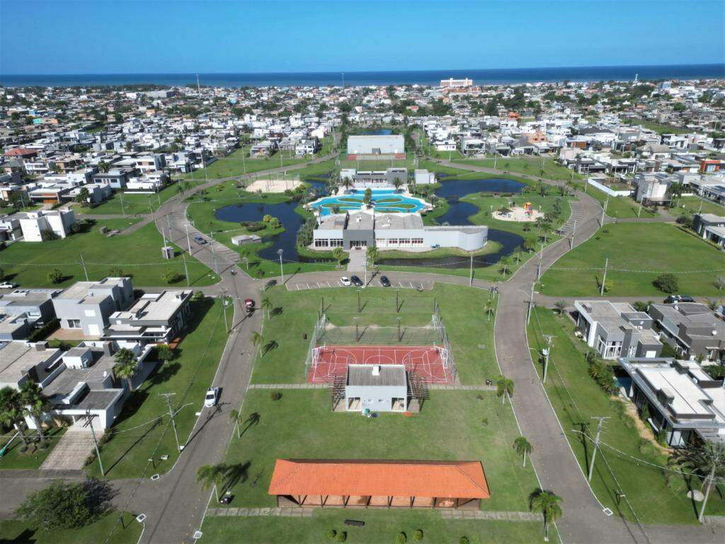 Terreno em Condomínio à venda no Dubai Resort : 