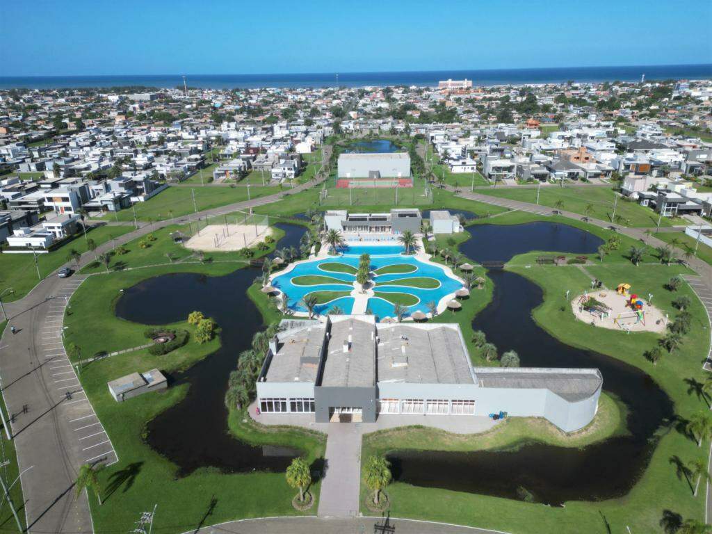 Terreno em Condomínio à venda no Dubai Resort : 