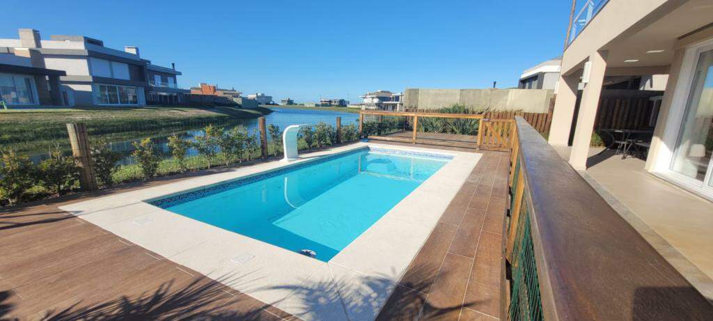 Casa em Condomínio à venda no Costa Serena: 