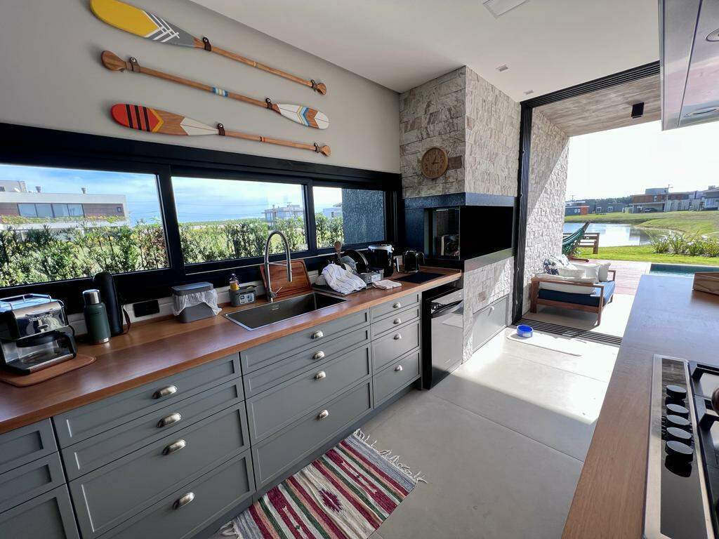 Casa em Condomínio à venda no Costa Serena: 