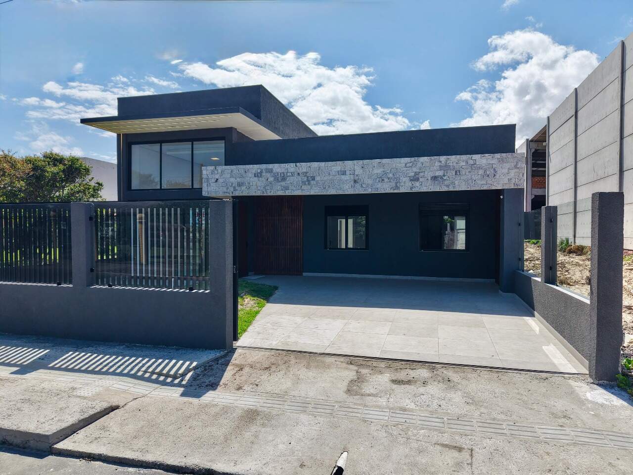 Casa à venda no Araça: 