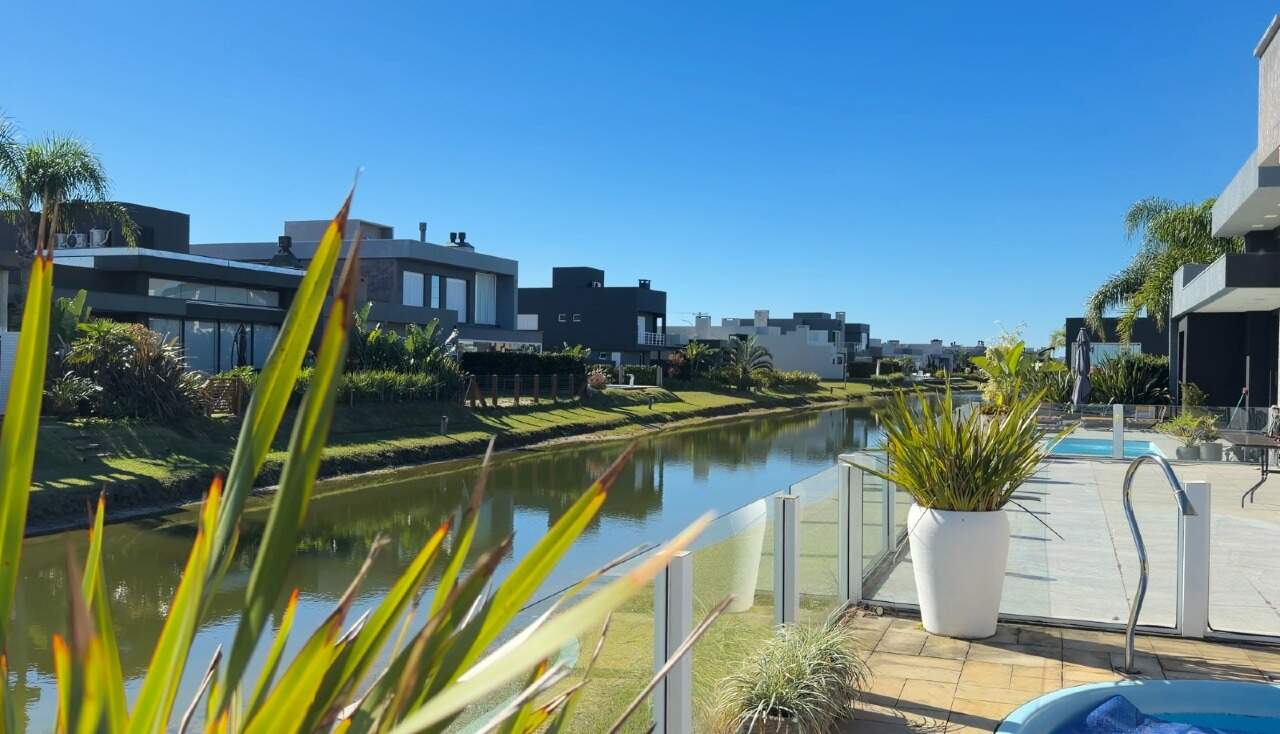 Casa em Condomínio à venda no Condominio Riviera: 
