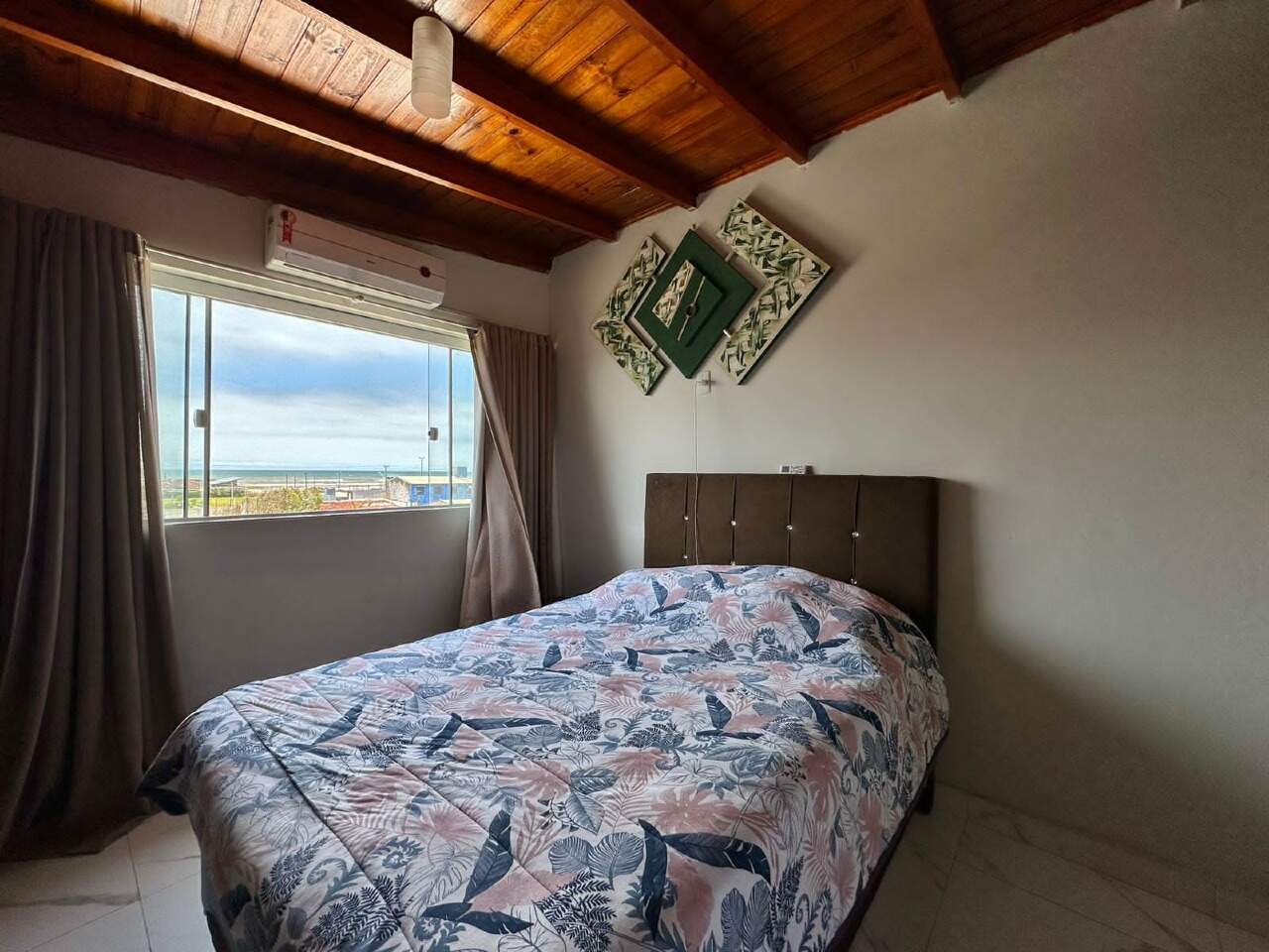 Sobrado à venda no Araça: 