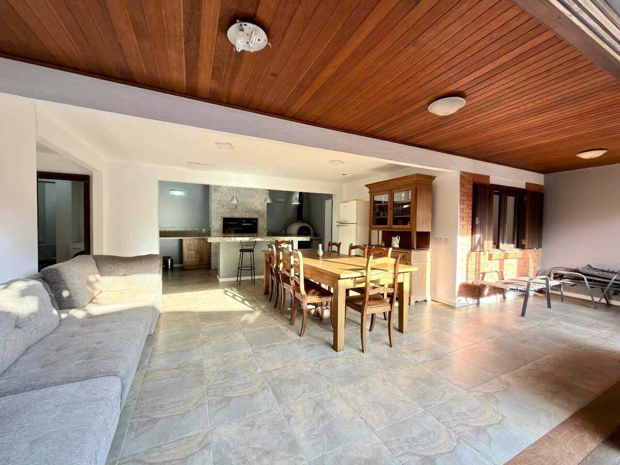 Casa à venda no Centro: 