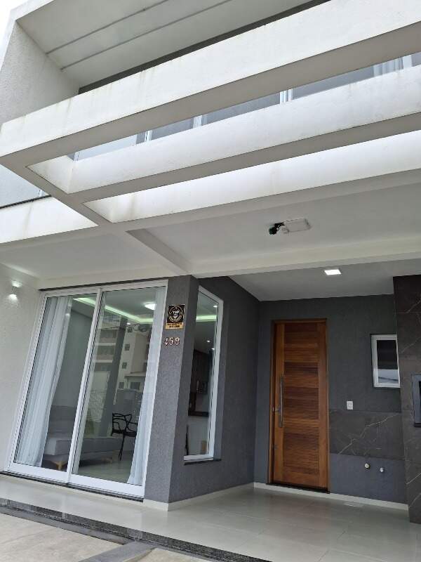 Casa à venda no Araça: 