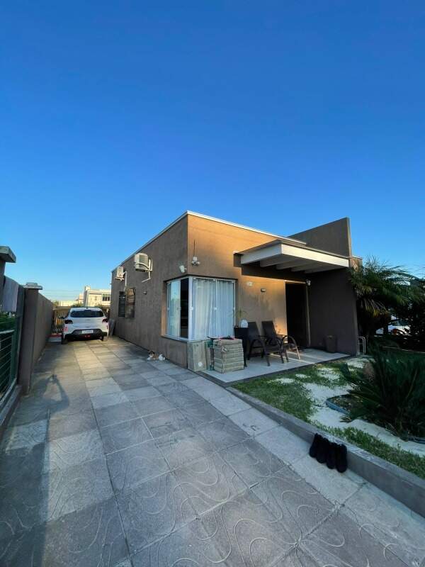 Casa à venda no Capão Novo: 