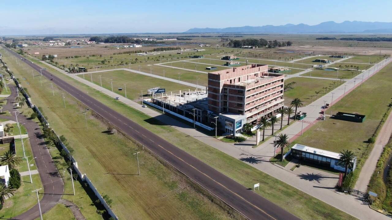 Terreno em Condomínio à venda no Santorini Parque: 