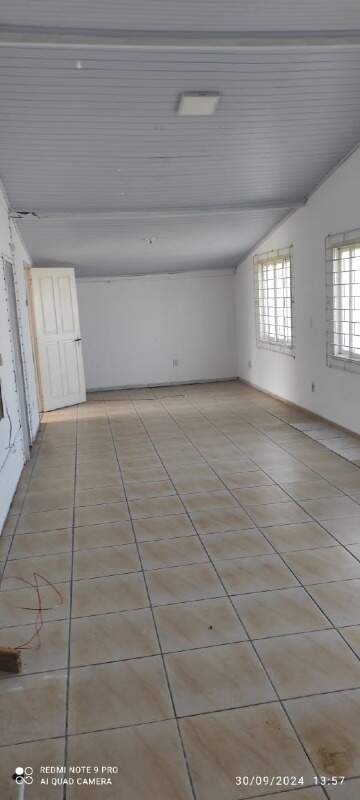 Casa à venda no Araça: 