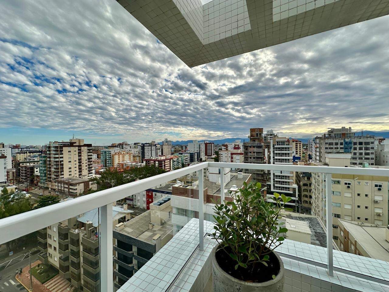 Apartamento à venda no Zona Nova: 