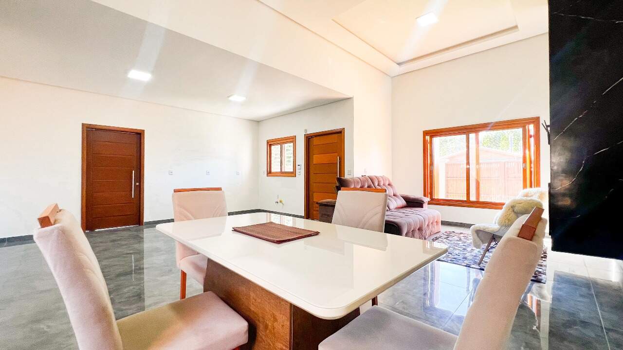 Casa à venda no Village: 