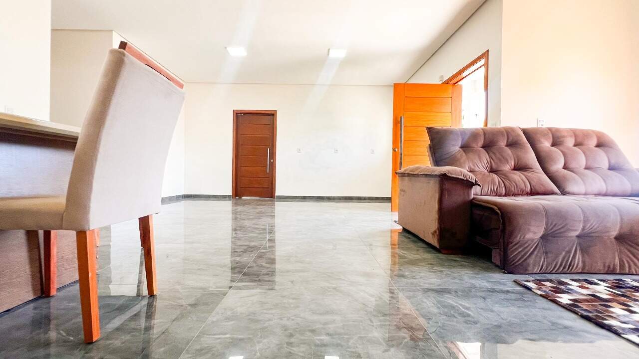 Casa à venda no Village: 