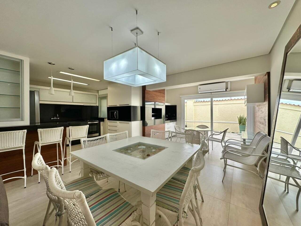 Sobrado em Condomínio à venda no Condomínio Xangri-lá Villas Resort: 