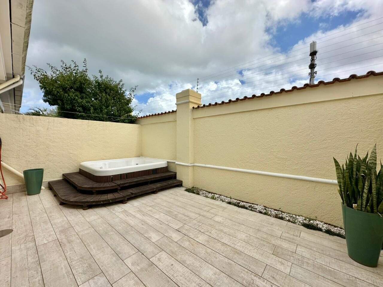 Sobrado em Condomínio à venda no Condomínio Xangri-lá Villas Resort: 