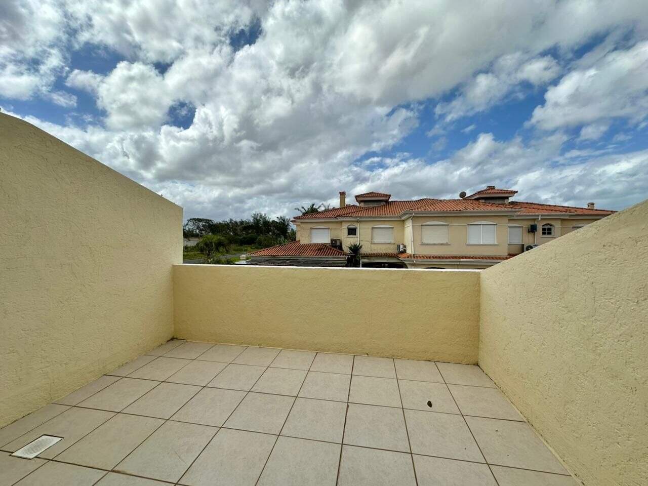 Sobrado em Condomínio à venda no Condomínio Xangri-lá Villas Resort: 