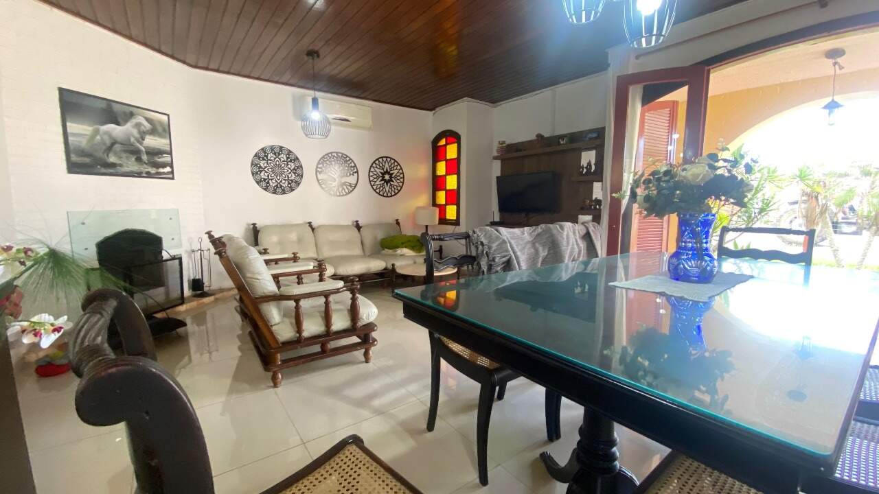 Casa à venda no Centro: 