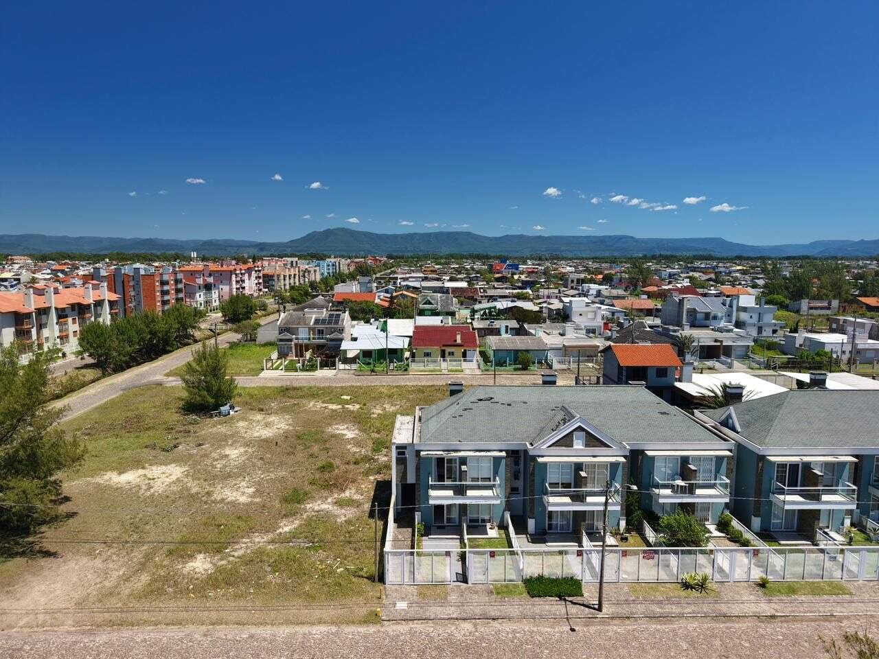 Sobrado à venda no Capão Novo: 