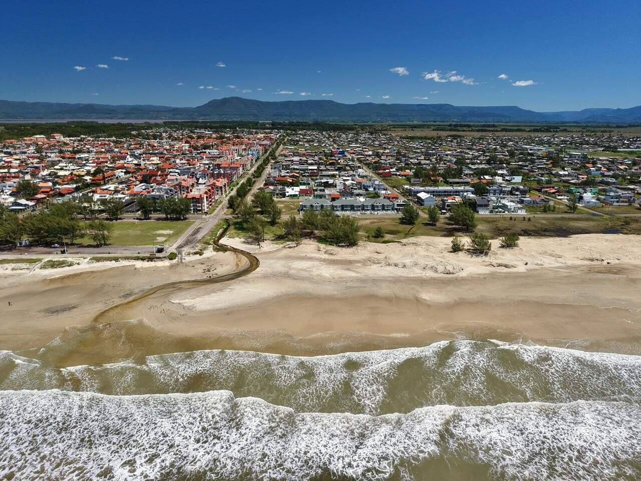 Sobrado à venda no Capão Novo: 