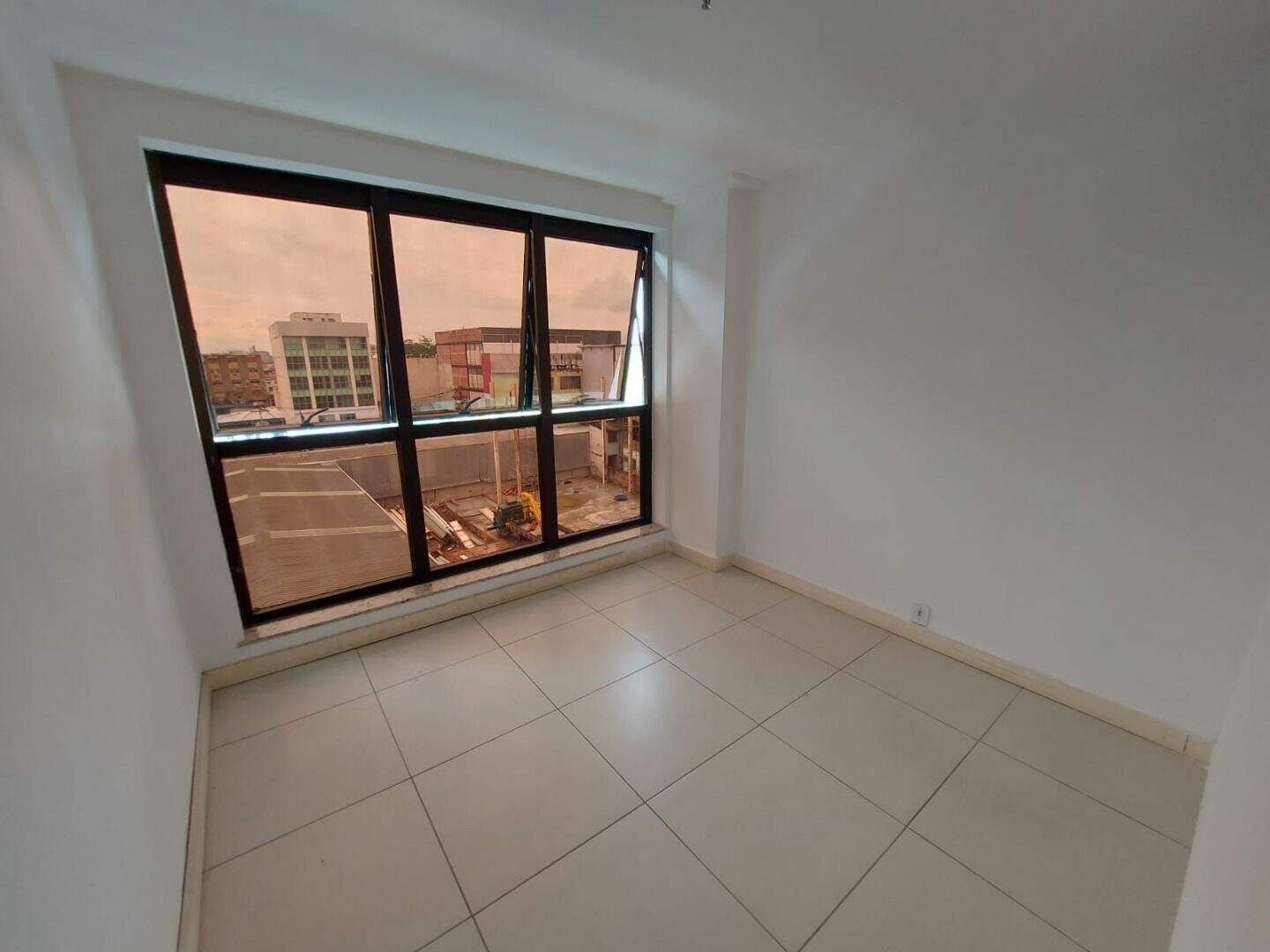 Sala à venda no Centro: 