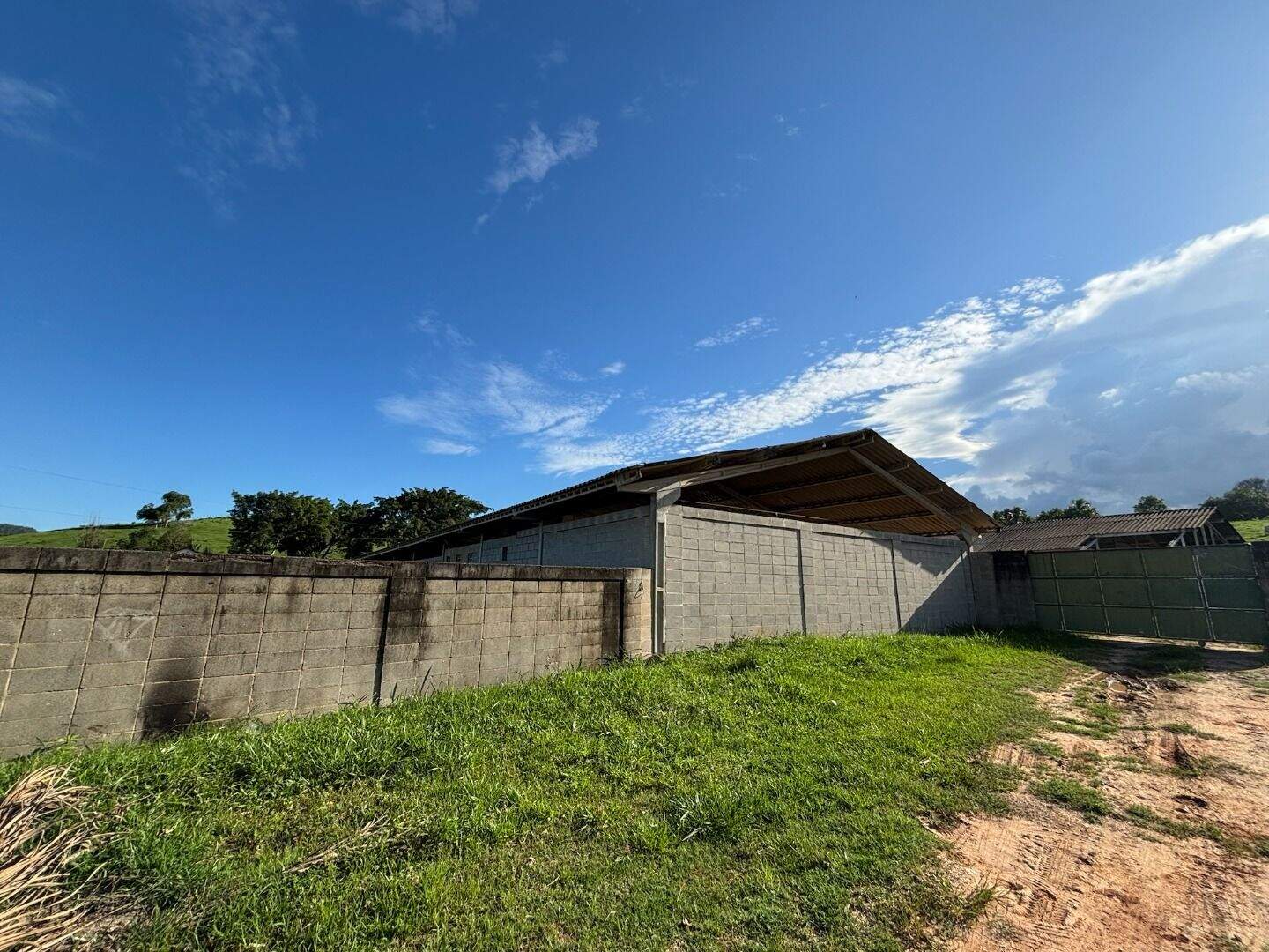 Galpão para aluguel no Pinhão: 