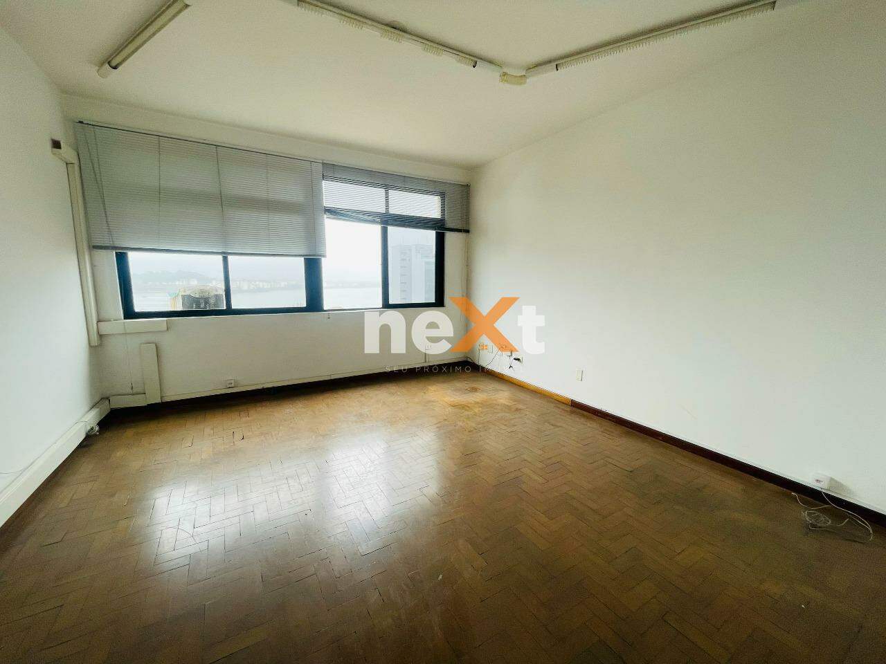 Sala à venda no Centro: 