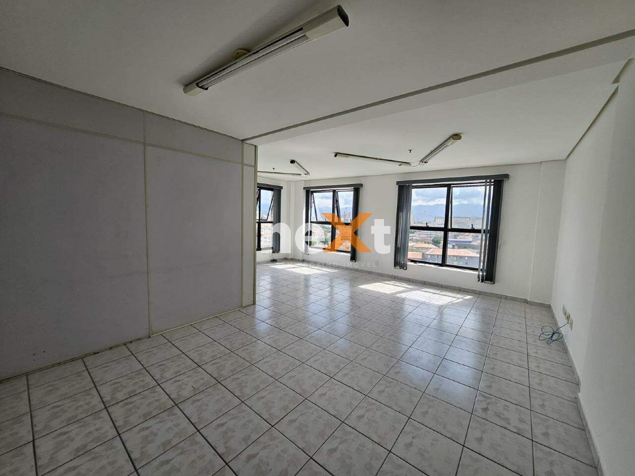 Sala à venda no Embaré: 