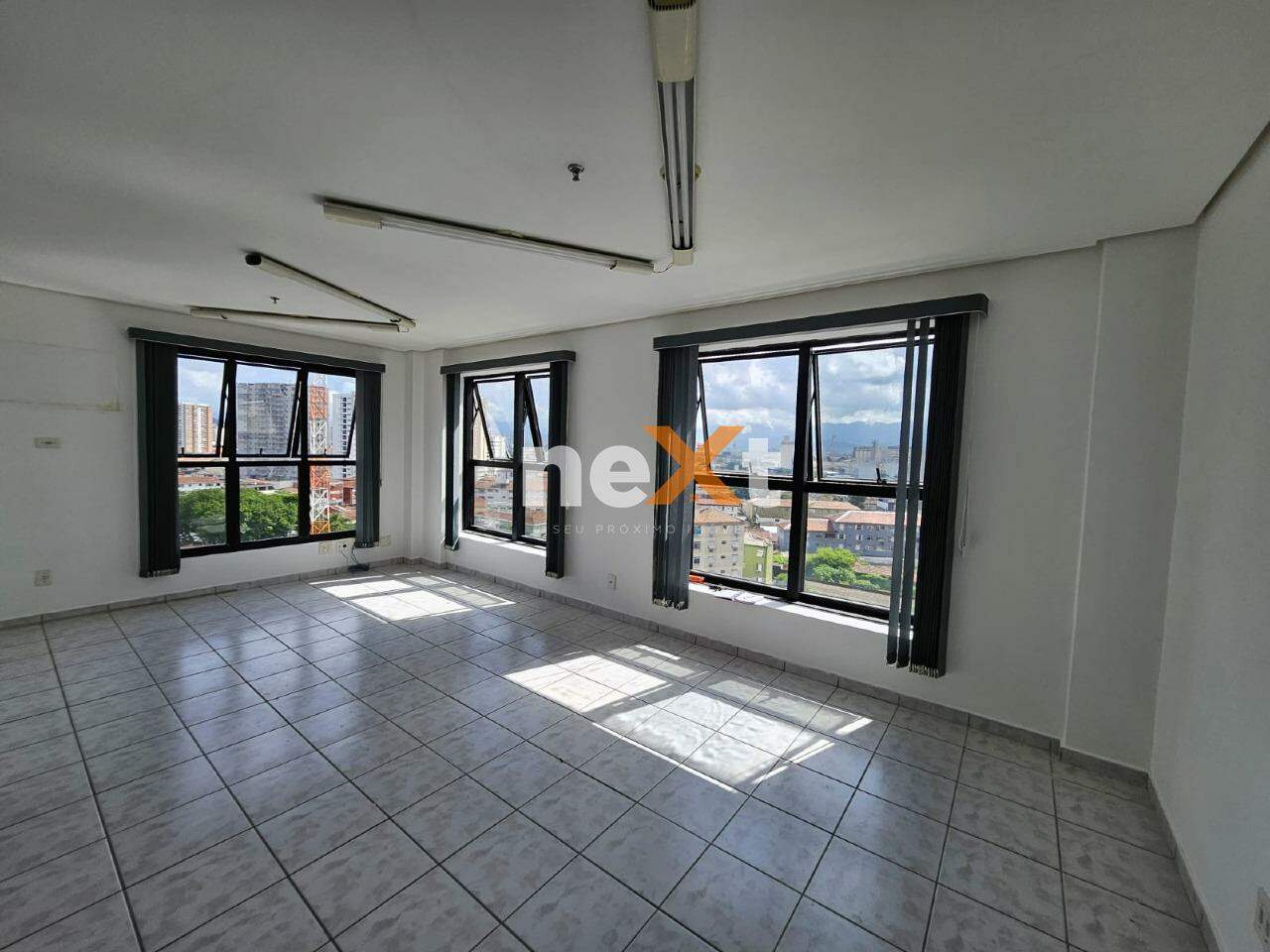 Sala à venda no Embaré: 