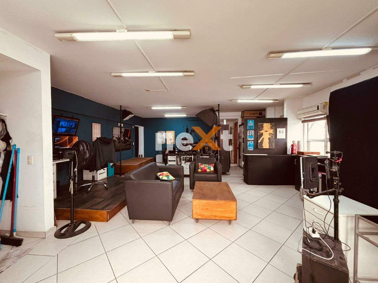 Sala à venda no Embaré: 