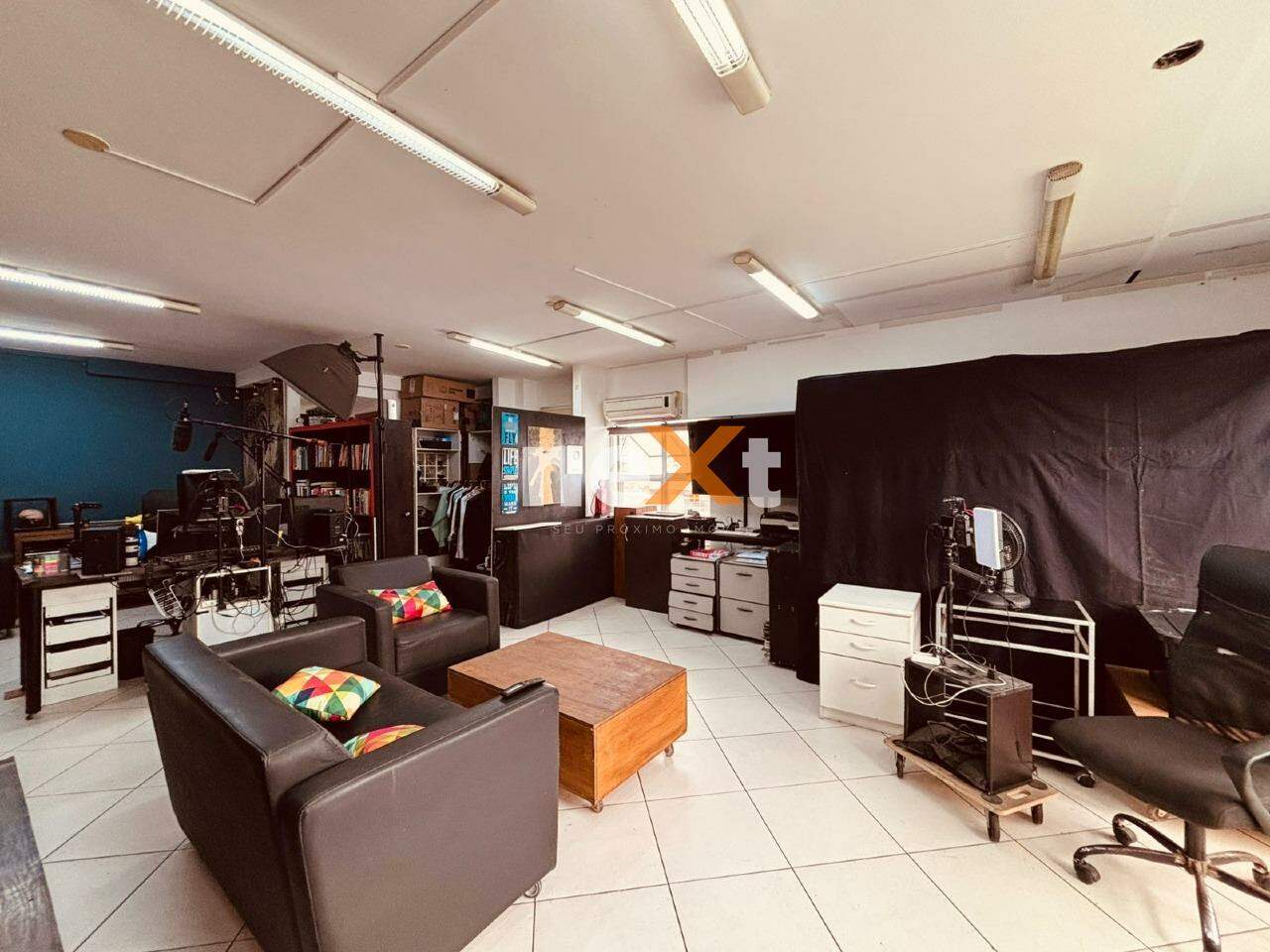 Sala à venda no Embaré: 