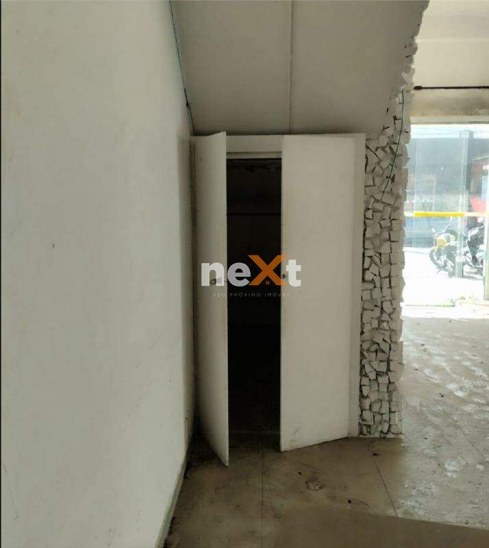 Loja para aluguel no Embaré: 