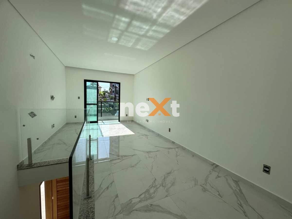 Casa à venda no Ponta da Praia: SALA