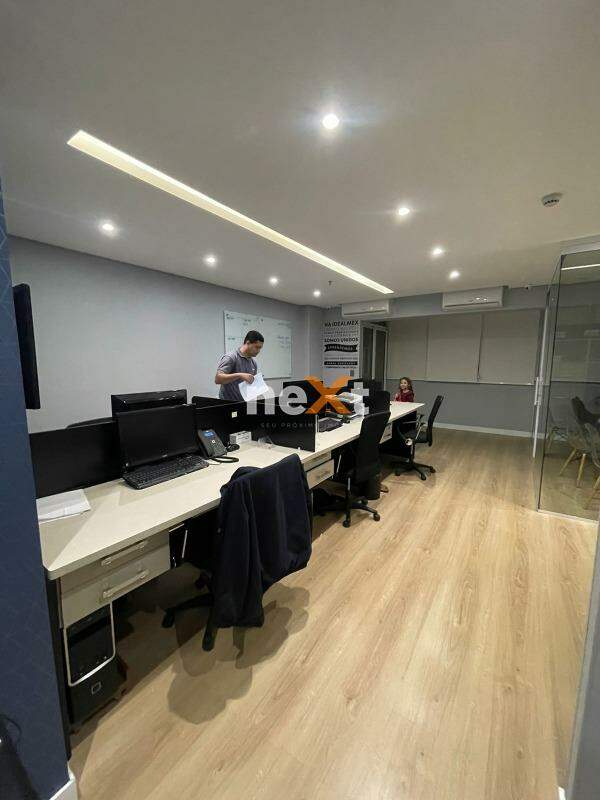 Sala à venda no Centro: 