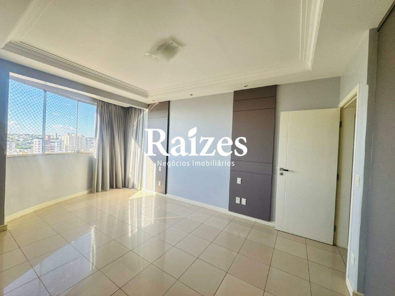 Cobertura, 3 quartos, 211 m² - Foto 2
