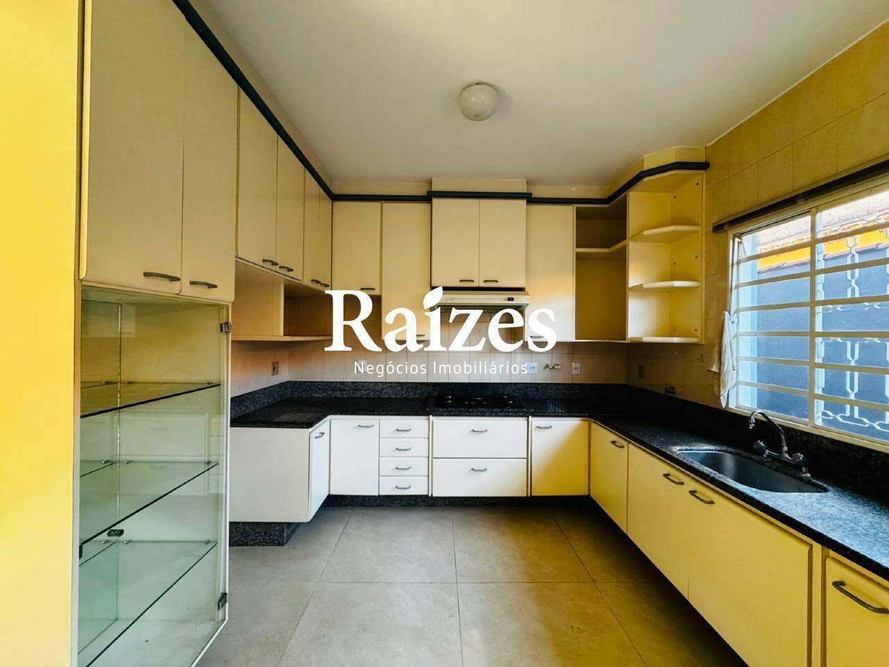 Casa, 4 quartos, 294 m² - Foto 1