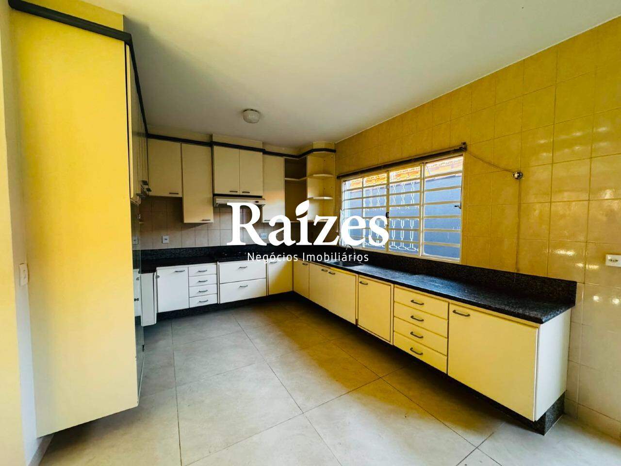 Casa, 4 quartos, 294 m² - Foto 2