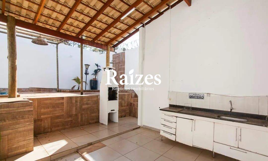 Casa, 5 quartos, 282 m² - Foto 2
