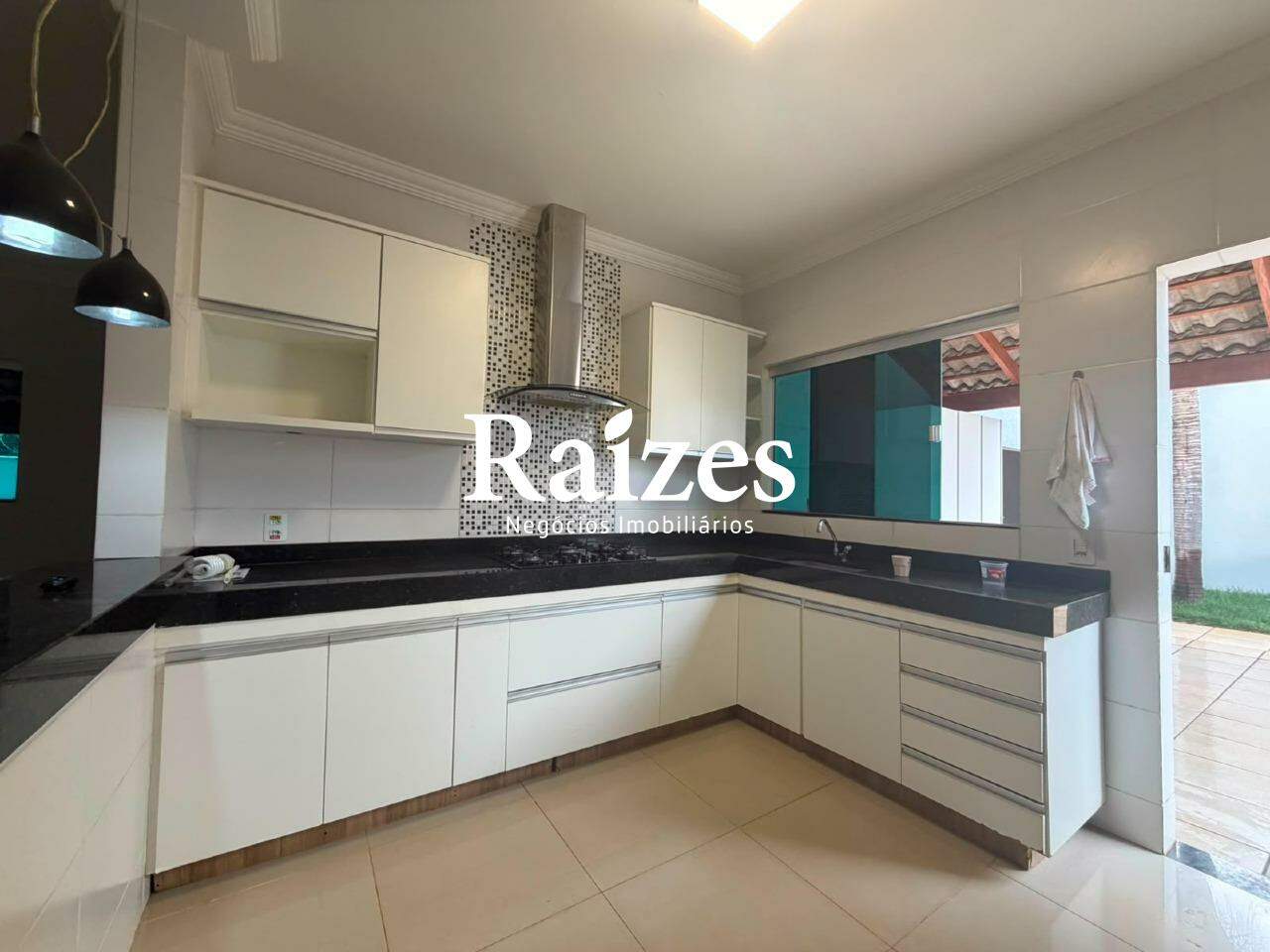 Casa, 3 quartos, 285 m² - Foto 1