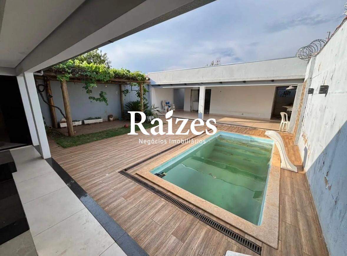 Casa, 4 quartos, 180 m² - Foto 1