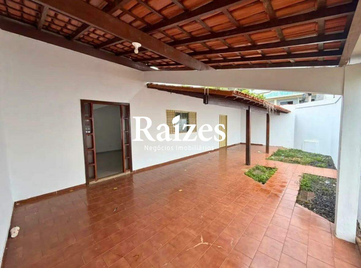 Casa, 3 quartos, 222 m² - Foto 1