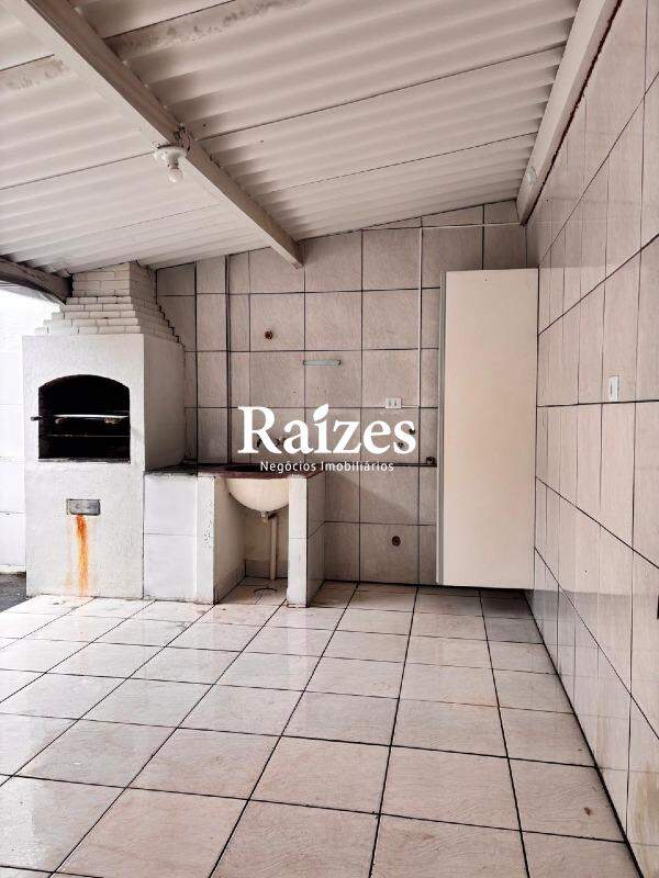 Casa, 6 quartos, 230 m² - Foto 1