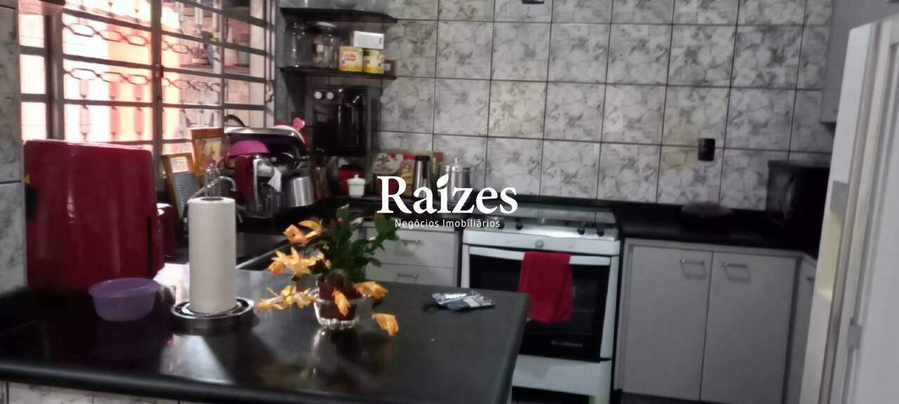 Casa, 4 quartos, 250 m² - Foto 2