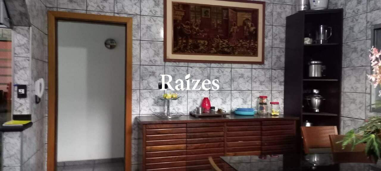 Casa, 4 quartos, 250 m² - Foto 1