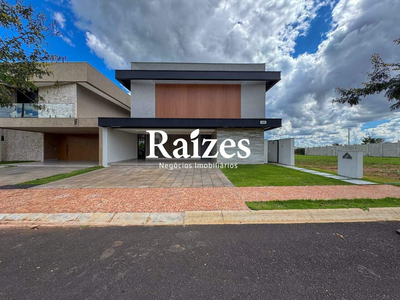 Casa, 4 quartos, 330 m² - Foto 1