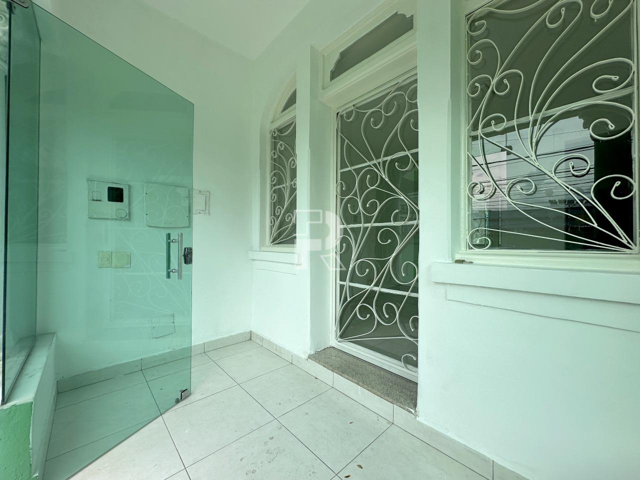 Casa para aluguel no Barro Preto: 