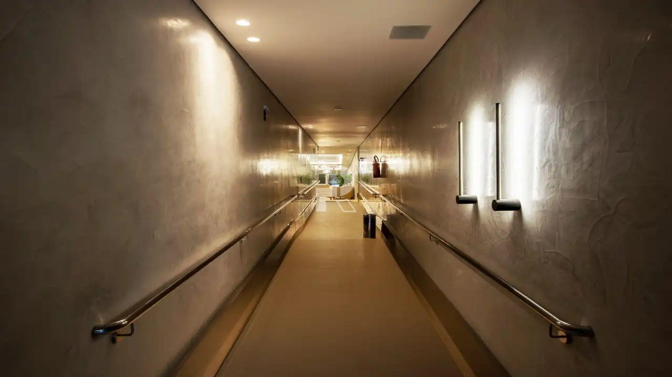 Apartamento à venda no Savassi: Corredor de passagem