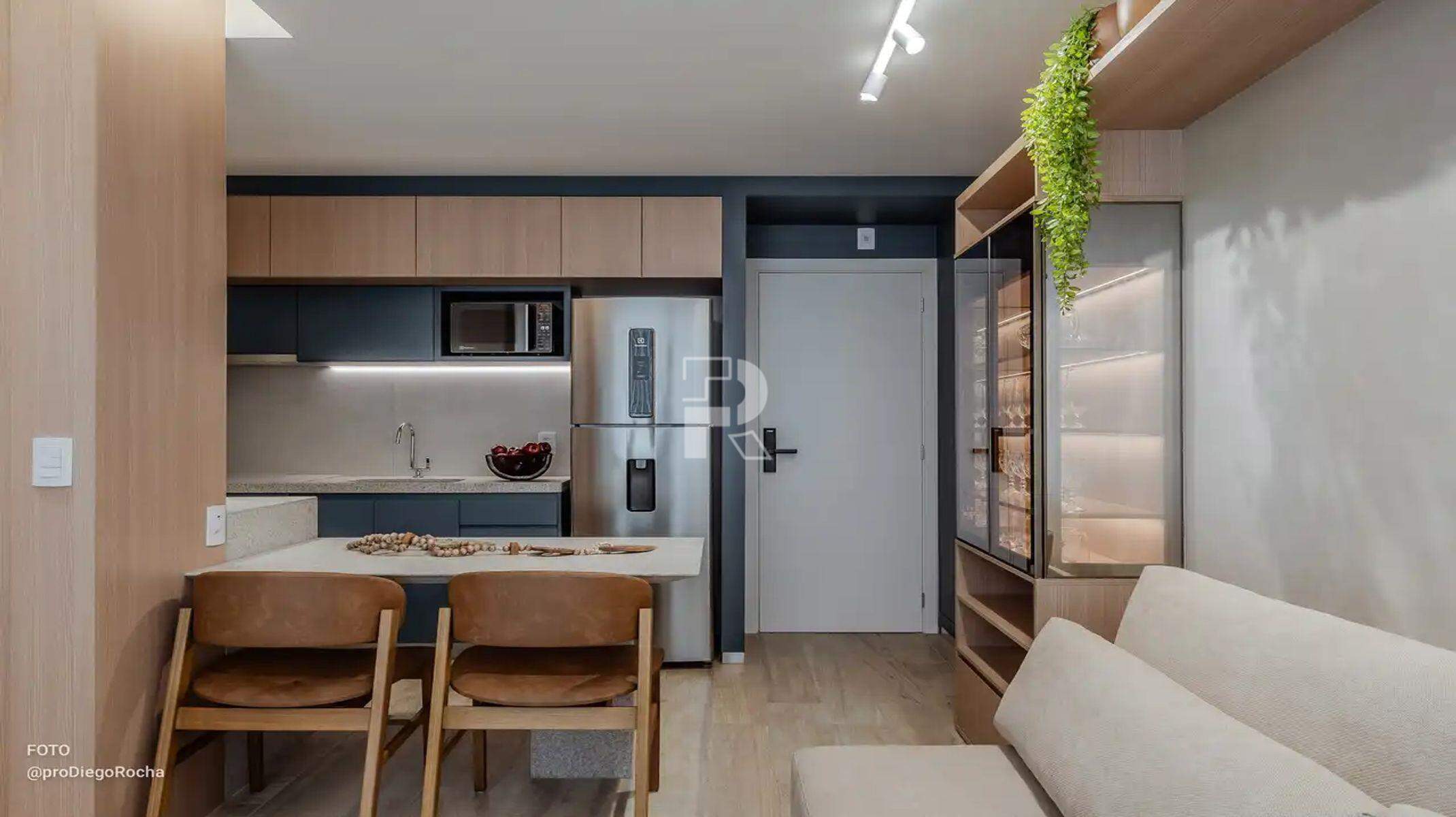 Apartamento à venda no Prado: Sala de estar e cozinha - decorado